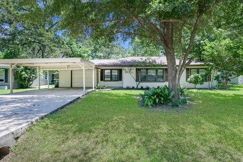 210 Harris Blvd, Conroe, TX, 77301-1207 | Card Image