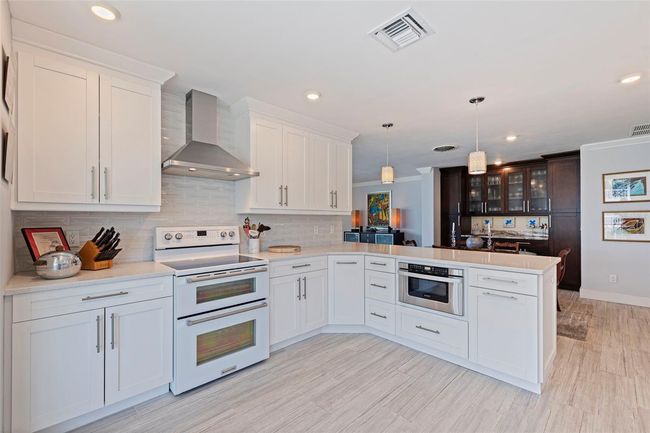 UNIT-6 - 1060 N Shore Dr Ne, Condo with 2 bedrooms, 2 bathrooms and null parking in ST PETERSBURG FL | Image 36