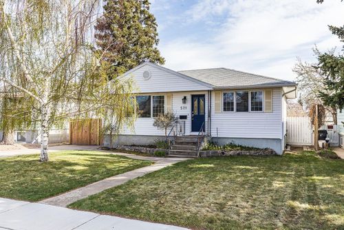 521 9 St Sw, Medicine Hat, AB, T1A4P4 | Card Image