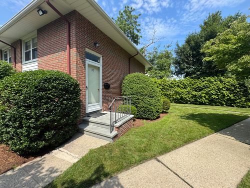 10-10 Willowbrook Ct, Stamford, CT, 06902-6228 | Card Image