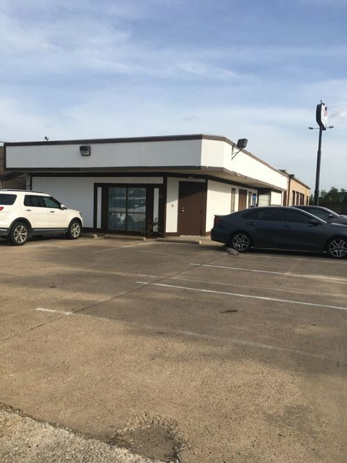 114 W Fairmeadows Dr, Duncanville, TX, 75116-2212 | Card Image