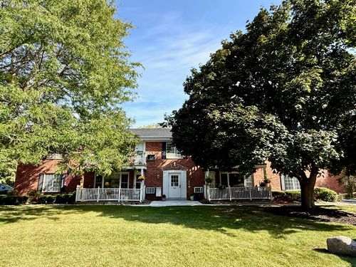 612 Laurel Lake Rd, Thiensville, WI, 53092-1241 | Card Image