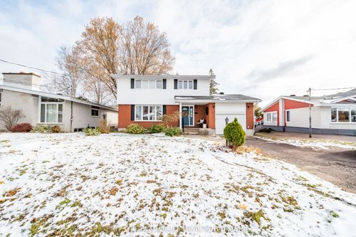 321 Patricia Ave, Pembroke, ON, K8A2C1 | Card Image