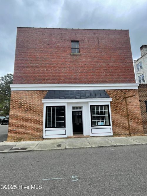 102 W Eden St, Edenton, NC, 27932-1844 | Card Image