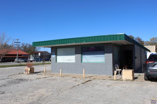 6 Market St, Osage City, KS, 66523-1069 | Card Image