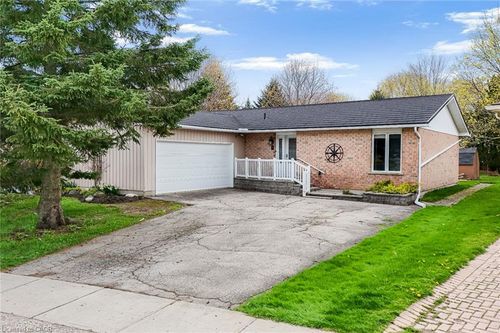 9 Village Road, Wellesley, ON, N0B2T0 | Card Image