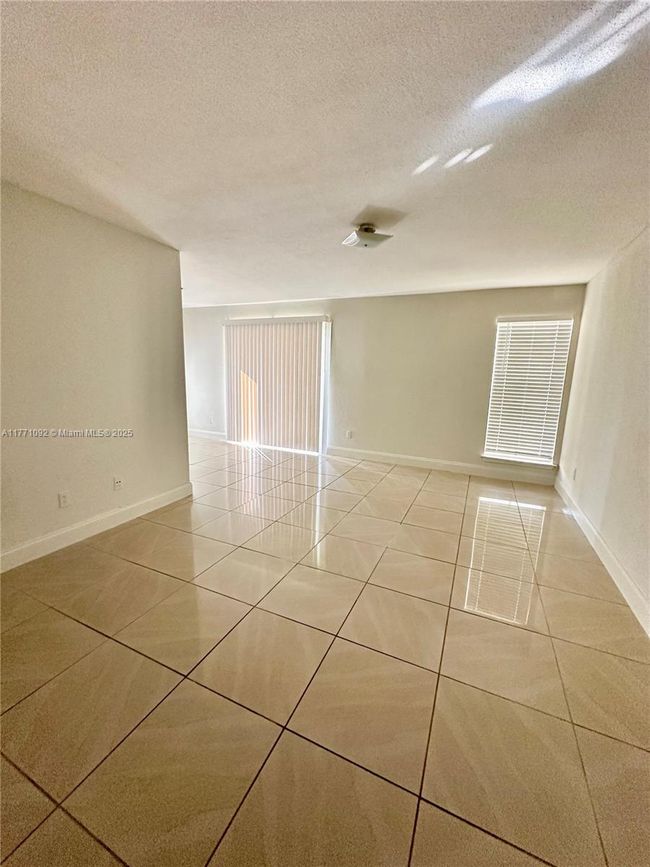 APT-513 - 915 Riverside Dr, Condo with 2 bedrooms, 2 bathrooms and null parking in Coral Springs FL | Image 4