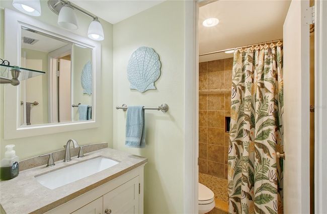 Bathroom | Image 16