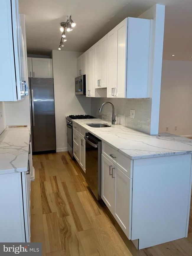 APT-708 - 1810 Rittenhouse Sq, Condo with 2 bedrooms, 1 bathrooms and null parking in PHILADELPHIA PA | Image 6