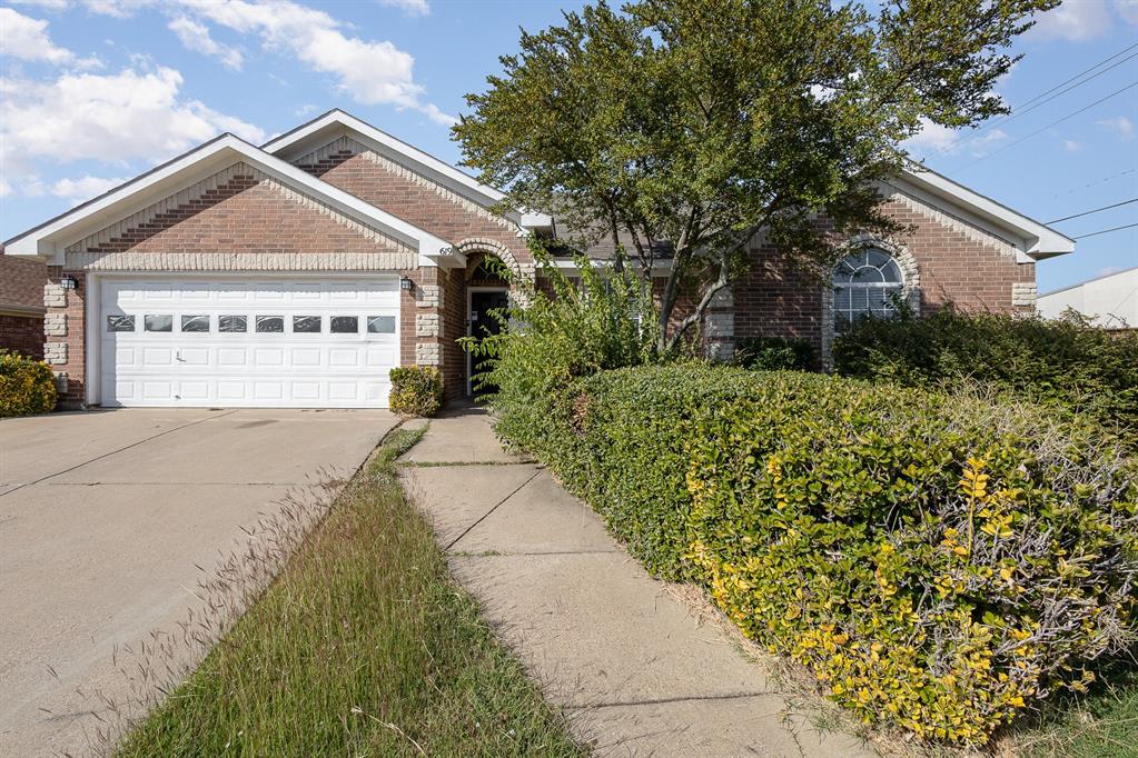 White Swan Dr, Arlington, TX 76002