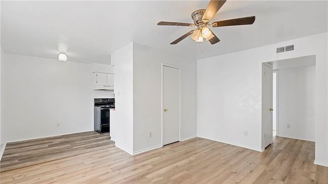 Living and Dining | Image 11