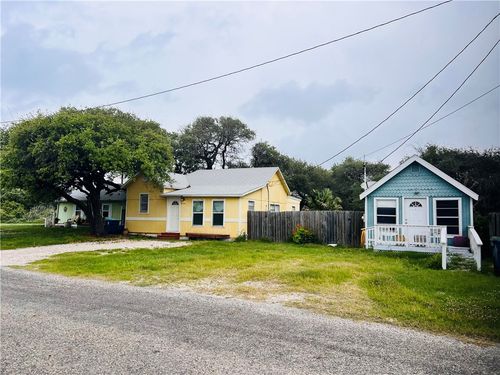 402 E Nopal St, Rockport, TX, 78382-5116 | Card Image