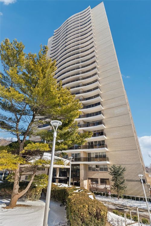 20g-102-10 66th Rd, Forest Hills, NY, 11375-7612 | Card Image