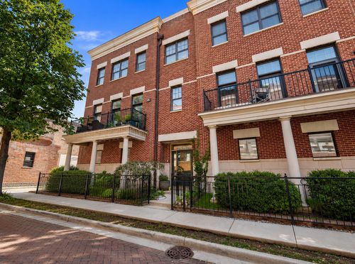 1815 S Prairie Pkwy, Chicago, IL, 60616-4389 | Card Image