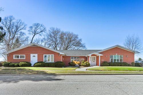 6 N West Street, Elkhorn, WI, 53121 | Card Image