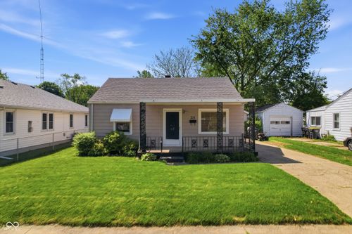321 E 34th St, Anderson, IN, 46013-4617 | Card Image