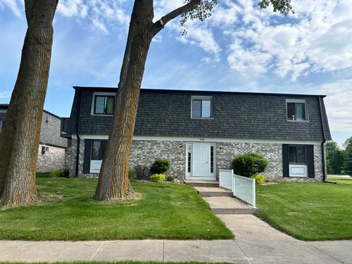 apt-203-1712 Creek Rd, West Bend, WI, 53090-1956 | Card Image