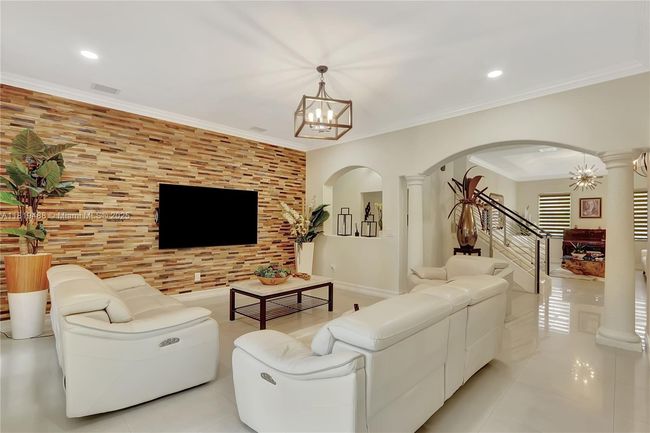 8902 Nw 178 Th Ln, House other with 4 bedrooms, 4 bathrooms and null parking in Hialeah FL | Image 18
