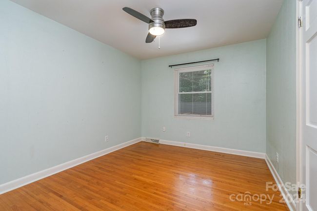 Secondary bedroom #2 | Image 19