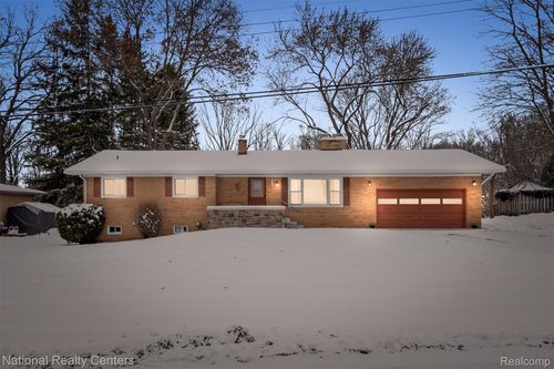 4264 Woodstock Rd, Waterford, MI, 48328-2158 | Card Image