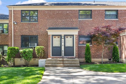 2-73-23 220th St, Oakland Gardens, NY, 11364-3037 | Card Image
