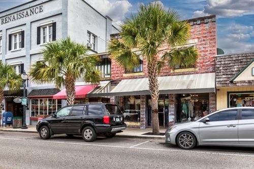 427 N Donnelly St, MOUNT DORA, FL, 32757-5579 | Card Image