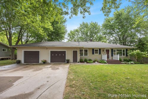 9088 Summit Ave, Rockford, MI, 49341-9145 | Card Image
