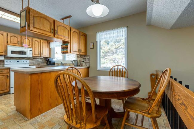 10727 Willowfern Drive Se, Home with 4 bedrooms, 2 bathrooms and 4 parking in Calgary AB | Image 14