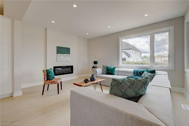 6477 Royal Magnolia Ave, House other with 3 bedrooms, 2 bathrooms and 2 parking in London ON | Image 10
