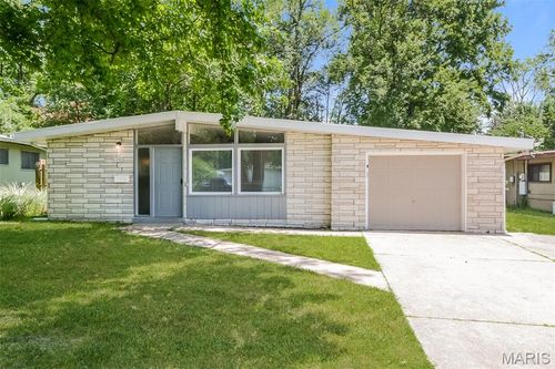 100 Taney Dr, Florissant, MO, 63033-5720 | Card Image