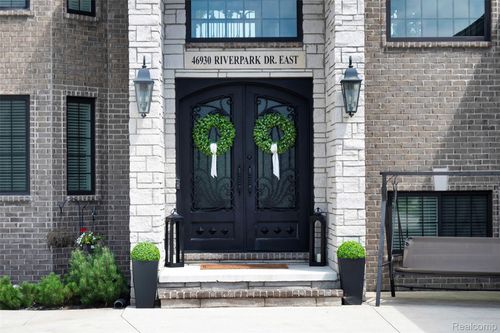 46930 Riverpark E, Macomb, MI, 48044-5738 | Card Image
