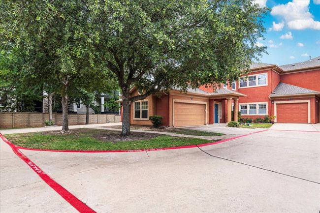 Conveniently located, you’ll enjoy quick access to a plethora of retail, dining, and entertainment at your fingertips! | Image 31