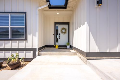 1026 Se Balsamroot Ln, Madras, OR, 97741-1631 | Card Image