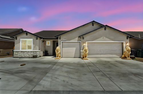 1890 Sherbrook Ave, Tulare, CA, 93274-1174 | Card Image