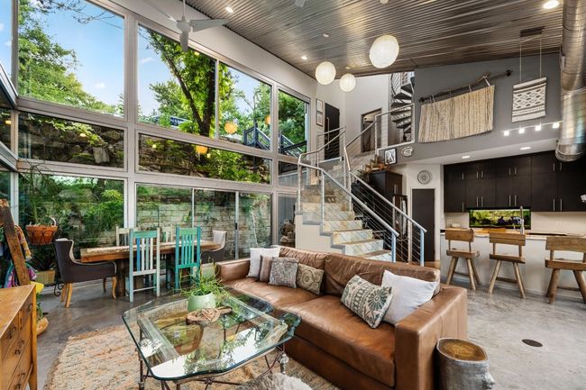 Dramatic walls of glass! | Image 17