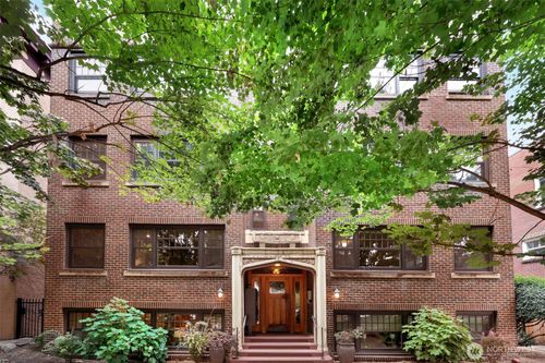 unit-102-525 16th Ave E, Seattle, WA, 98112-4662 | Card Image