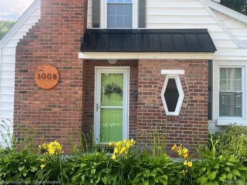 3008 Maplewood Dr, Fort Gratiot, MI, 48059-2833 | Card Image
