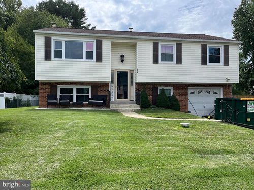 696 Boxwood Dr, UPPER CHICHESTER, PA, 19014-2402 | Card Image
