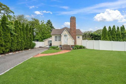 306 Mccall Ave, West Islip, NY, 11795-4109 | Card Image