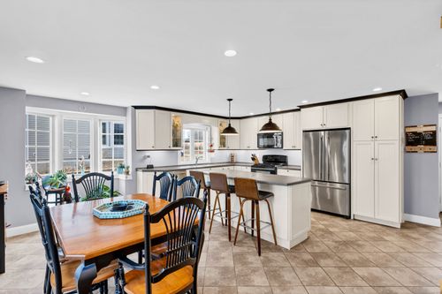 106 Chesterfield Rd, East Lyme, CT, 06333-1247 | Card Image