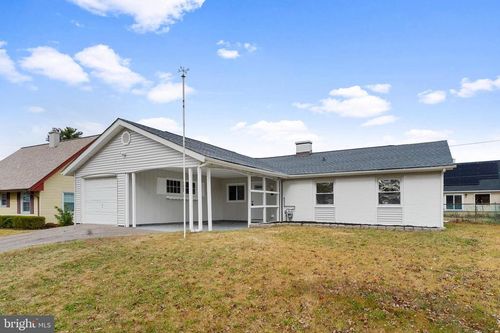 39 Babbitt Ln, Willingboro, NJ, 08046-1527 | Card Image