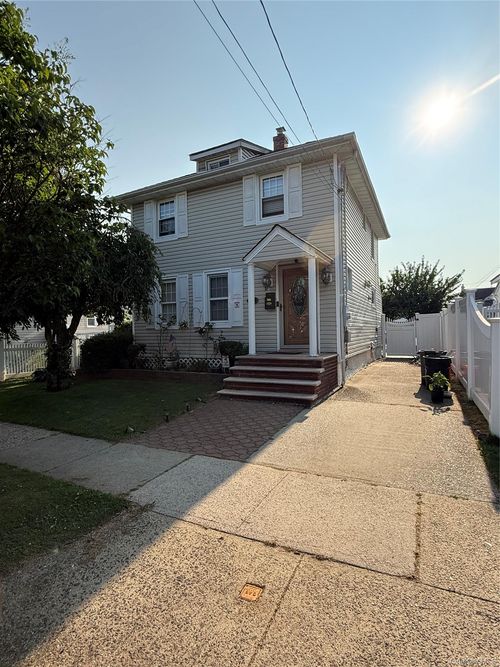 47 Franklin St, Franklin Square, NY, 11010-3607 | Card Image
