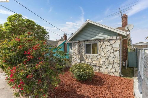 1983 38th Ave, Oakland, CA, 94601-4047 | Card Image