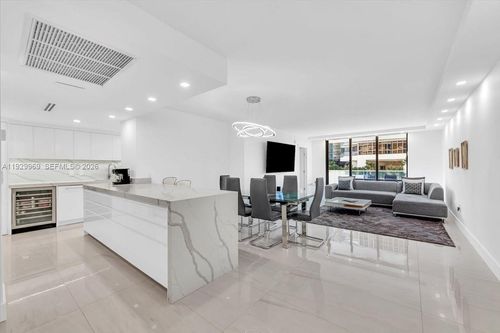 5u-9801 Collins Ave, Bal Harbour, FL, 33154-1815 | Card Image