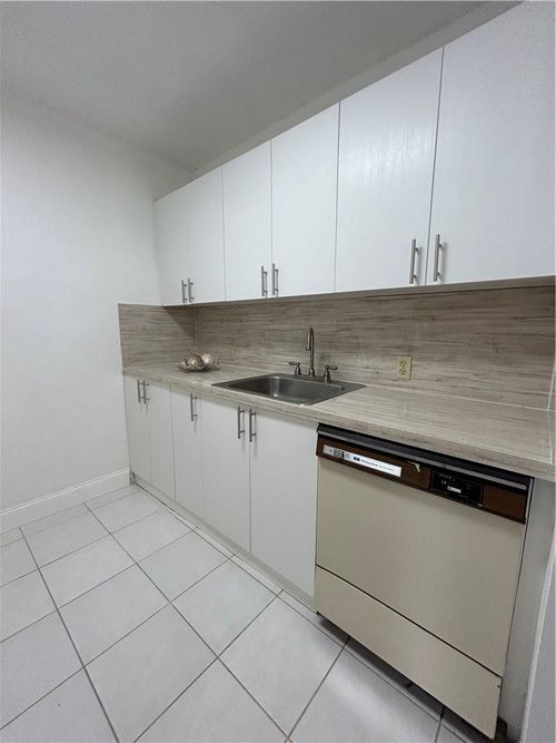 185 Fanshaw E, Boca Raton, FL, 33434-3041 | Card Image