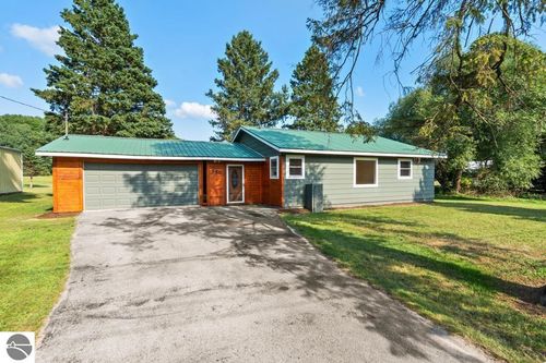 748 7th Street, East Jordan, MI, 49727 | Card Image