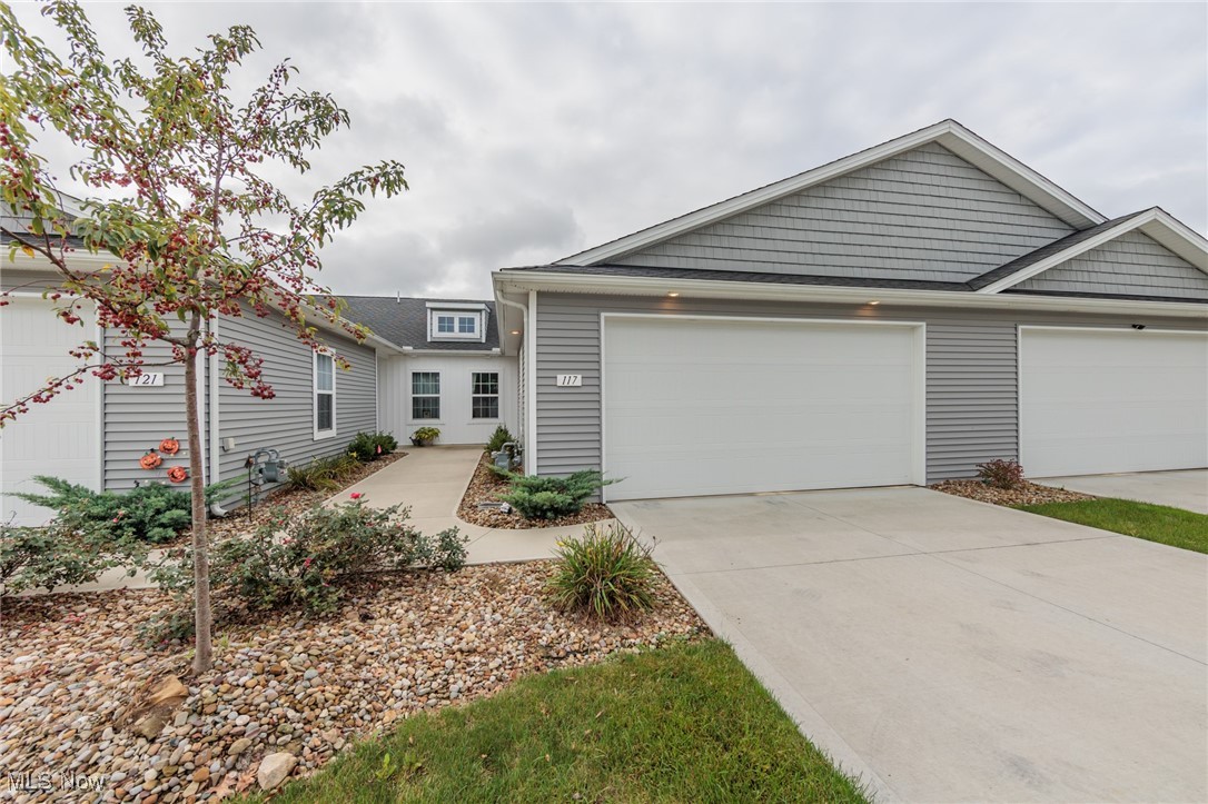 Fallen Oak Ln, Elyria, OH 44035
