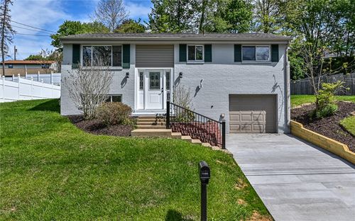 4216 Havencrest Dr, Gibsonia, PA, 15044-7823 | Card Image