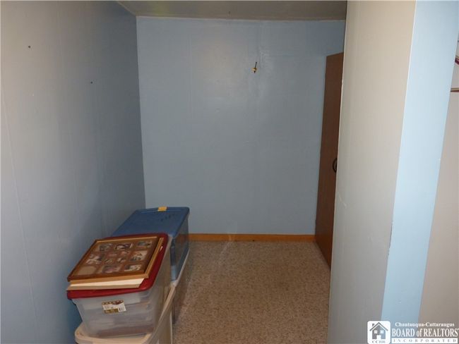 Large walk in closet | Image 19
