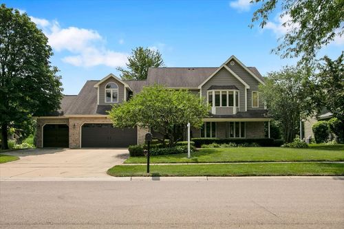 735 Queens Gate Cir, Sugar Grove, IL, 60554-9211 | Card Image